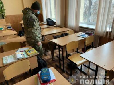 В Харькове полиция закончила искать взрывчатку во всех школах и техникумах города – и сразу выехала на новую проверку