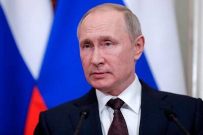 Путин подписал закон о бюджете, регламентирующий повышение МРОТ