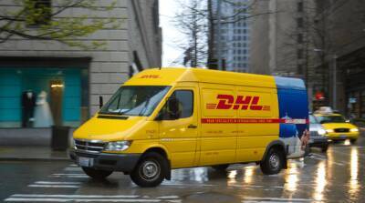 Курьер DHL рассказал, почему посылки доставляют ненадлежащим образом