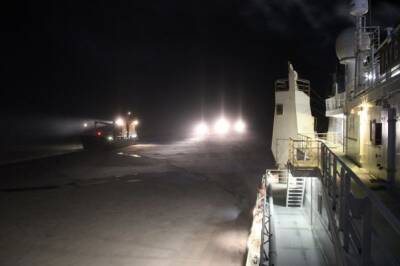 Российские ледоколы вывели застрявшие на Северном морском пути суда караваном
