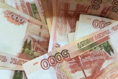 58-летний смолянин взял более миллиона в кредит и подарил рубли мошенникам