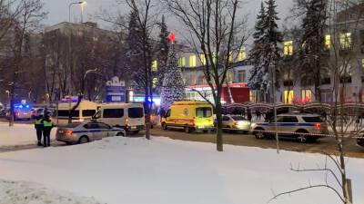 По меньшей мере два человека погибли при стрельбе в московском МФЦ