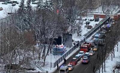 В Москве мужчина устроил стрельбу в МФЦ, погибли два человека