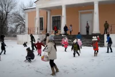 Киевские школьники вскоре уйдут на зимние каникулы: график отдыха учеников