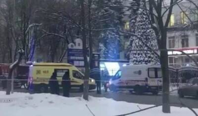 Полицейского наградили за задержание гражданина, открывшего стрельбу в московском МФЦ