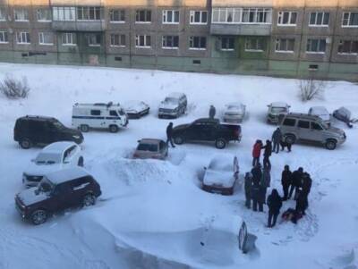 В Москве девушка выпала с 4 этажа, спасаясь от изнасиловавшего ее мужчины