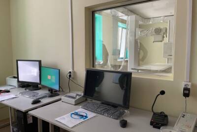 Новенький рентген-аппарат налаживают в Крестецкой ЦРБ