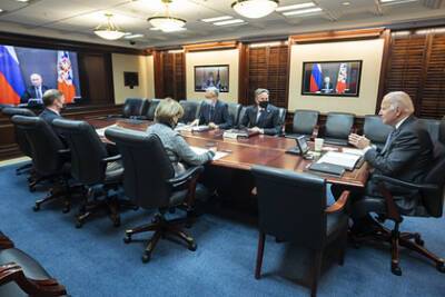 Опубликован снимок из кабинета Байдена во время переговоров с Путиным