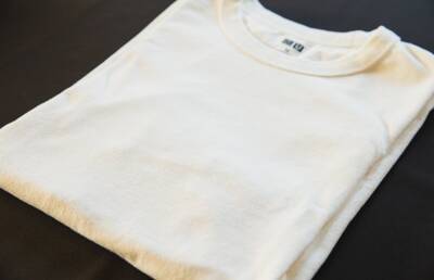 Блогерша показала необычный способ вывести пятно с белой ткани. Работает на 100% – попробуйте!