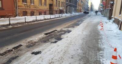 В центре Риги вместе со снегом убрали и часть велоинфраструктуры