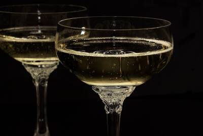 Ограничения продажи игристых вин в новогоднюю ночь могут ослабить