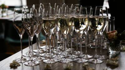 «Жаркий сезон»: сколько шампанского выпивают россияне в Новый год