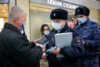 Ежедневно сотни людей проклинают контролеров QR-кодов в Екатеринбурге. Znak.com с ними поговорил