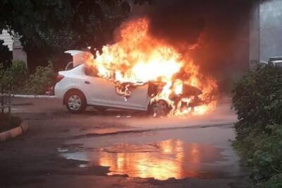 В Комсомольске-на-Амуре ночью сгорел автомобиль