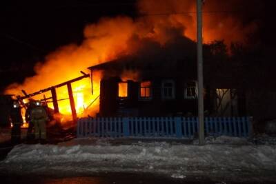 Женщина получила ожоги во время пожара в Гатчинском районе
