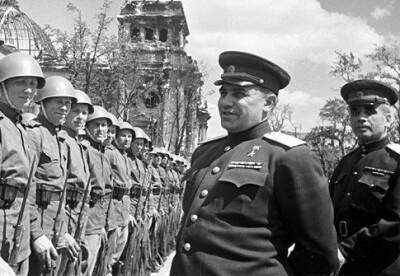 Гибель коменданта Берлина генерала Берзарина: что в ней подозрительного - Русская семерка