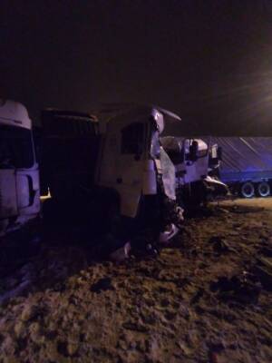 Четыре грузовика под Вологдой попали в жуткое ДТП