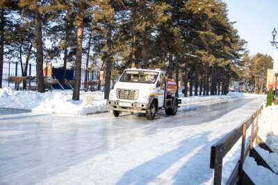 На набережной Хабаровска начали заливать каток - hab.aif.ru - Хабаровский край - Хабаровск