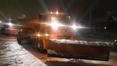 В Ульяновске дорожные и коммунальные службы борются с последствиями ледяного дождя
