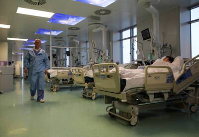 Более 300 петербуржцев подключены к аппаратам ИВЛ из-за COVID-19 и пневмоний