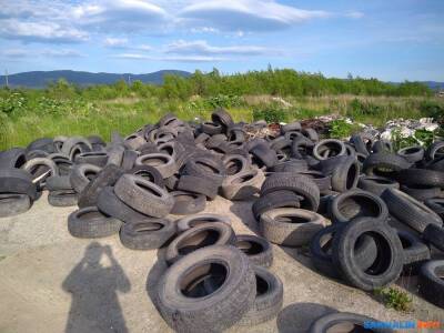 Гигантская гора использованных шин продолжает расти в Южно-Сахалинске