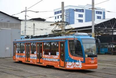 В ближайшие дни в Краснодаре начнёт ездить новогодний общественный транспорт