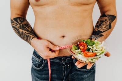 "Умирает и дохнет": доктор Мясников предупредил об опасности голодания ради похудения