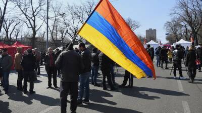 Близкие военнопленных призвали к ответу «разговорившегося» спикера парламента Армении