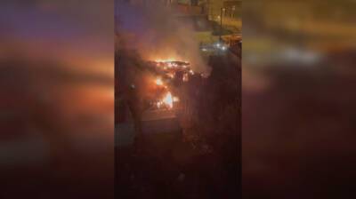 Мощный пожар уничтожил дом в центре Воронежа: появилось видео