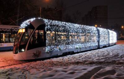 В Краснодаре с 10 декабря запустят новогодние трамваи и троллейбусы