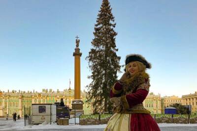 «Облезлая красавица»: как выглядит главная новогодняя елка на Дворцовой