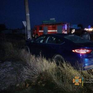 В Коммунарском районе Запорожья столкнулись два автомобиля. Фото
