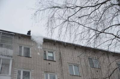 В Твери начали чистить крыши от снега и сосулек - afanasy.biz - Тверь