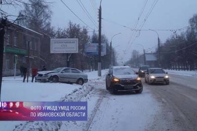 В Иванове автоледи на «Хендай» пострадала при таране «Шкоды»