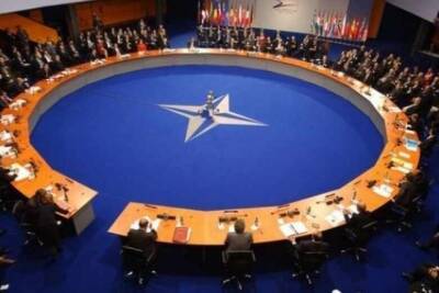 НАТО «берут в клещи» Россию – военный эксперт