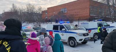 В Петрозаводске эвакуировали школу после звонка об опасном предмете (ФОТО)