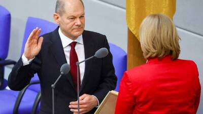 Новый канцлер Германии Шольц принял присягу