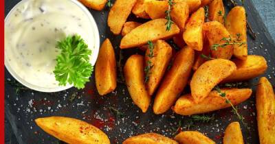 30 минут на кухне: рецепт картофеля по-деревенски с соусом