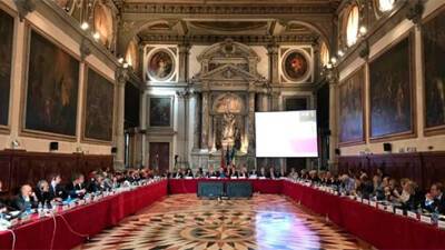Венецианская комиссия перенесла публикацию выводов о законе «об олигархах» на 2022 год