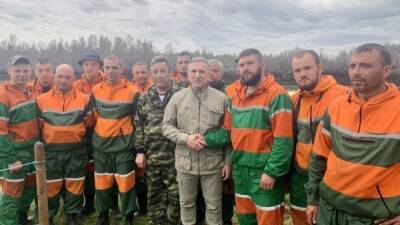 Александр Моор вручил награды спасателям, тушившим лесные пожары