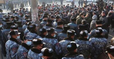 Полиция провела задержания участников акции протеста у армянского парламента