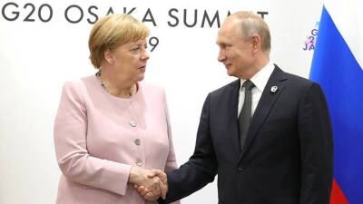 Путин в телеграмме выразил надежду на продолжение дружеского общения с Меркель