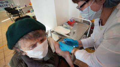 В Смоленской области ввели обязательную вакцинацию для пожилых и студентов