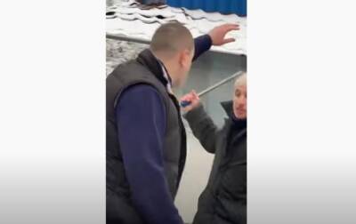 В Киеве охранник больницы напал с палкой на юриста