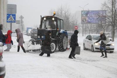 Мешающими уборке улиц автомобилями в Новгороде займутся эвакуаторы