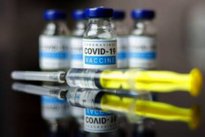 Решение принято: кто из украинцев получит третью дозу вакцины от коронавируса