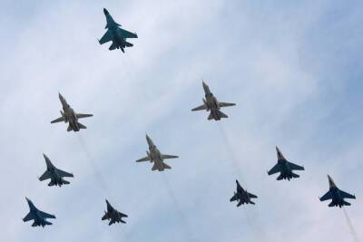 Российские истребители сблизились с французскими самолетами над Черным морем