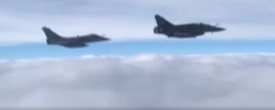 Самолеты Су-27 ВВС России сопроводили истребители и заправщик ВВС Франции над Черным морем