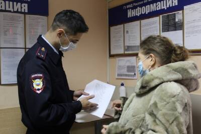 Отдел по вопросам миграции в Серпухове проверила общественница