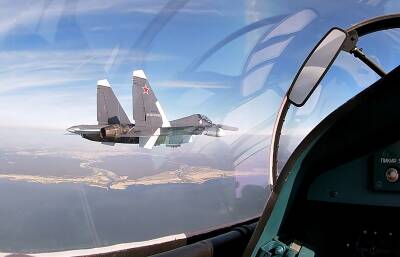 Российские Су-27 сопроводили французские самолеты над Черным морем